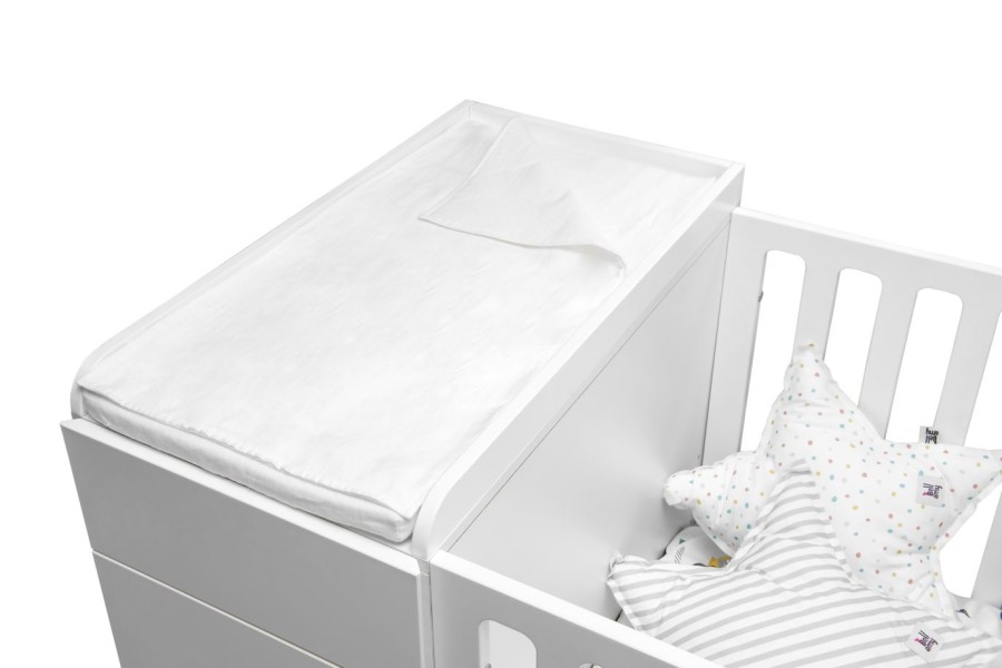 Balta kūdikio lovytė