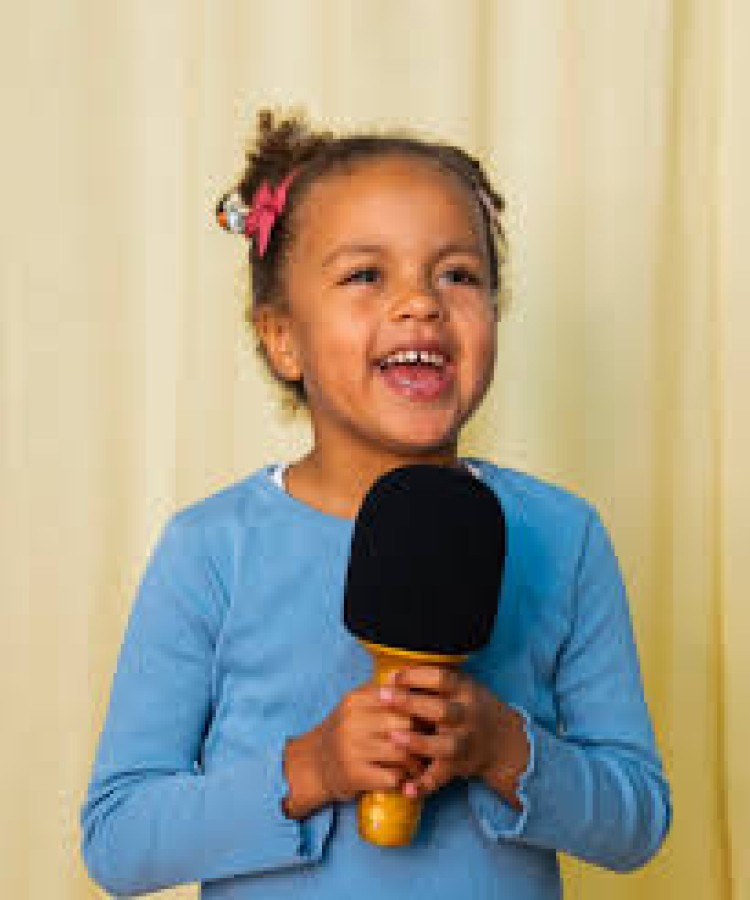 Mikrofonais su balso keitikliu Mikrofonais su balso keitikliu