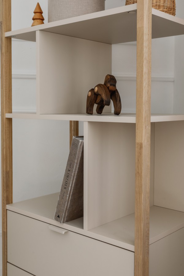 Latte spalvos lentyna Latte spalvos lentyna